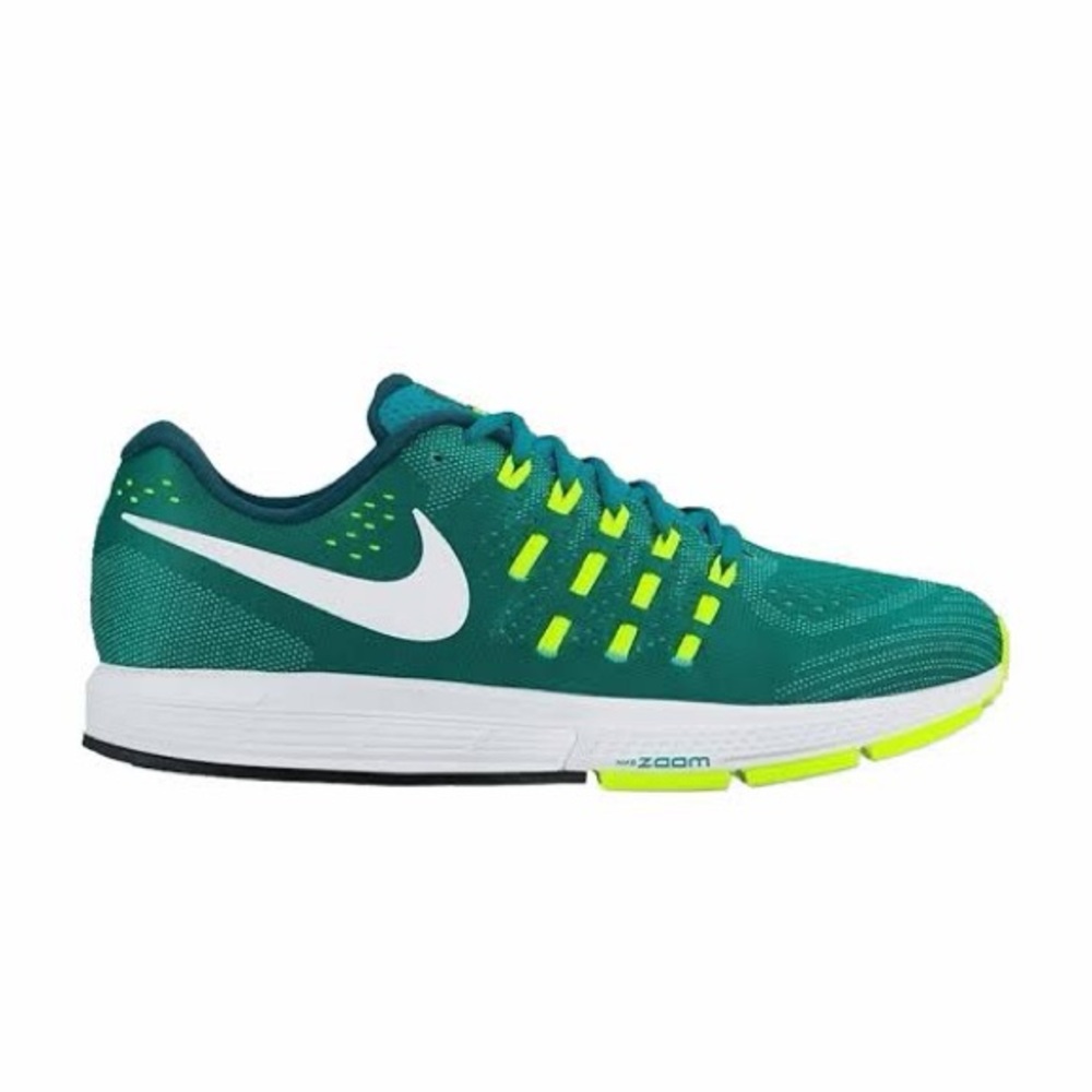 NIKE AIR ZOOM VOMERO 11